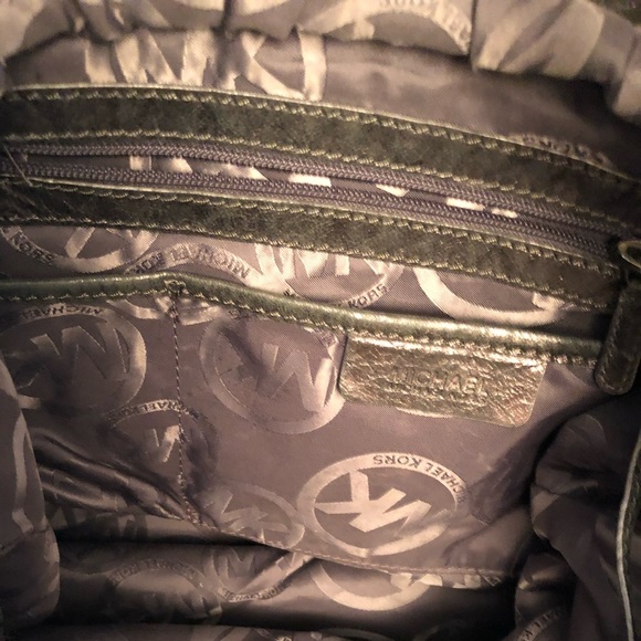 Micheal Kors large silver pewter metallic ultra soft bag long adjustable - Picture 12 of 15